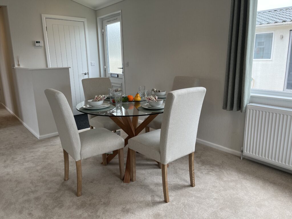 Dining 2