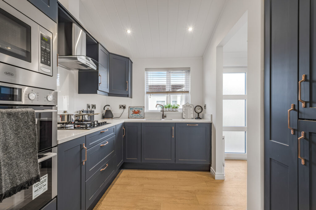 51 Cotswold Manor Park-12