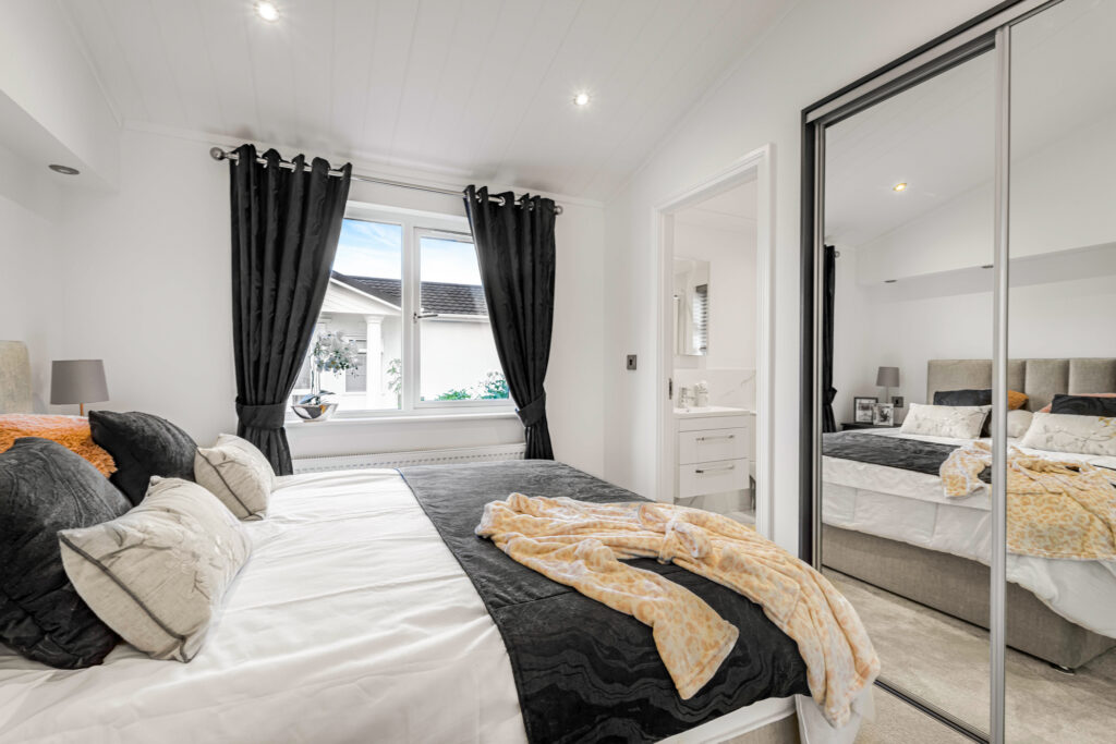 51 Cotswold Manor Park-17
