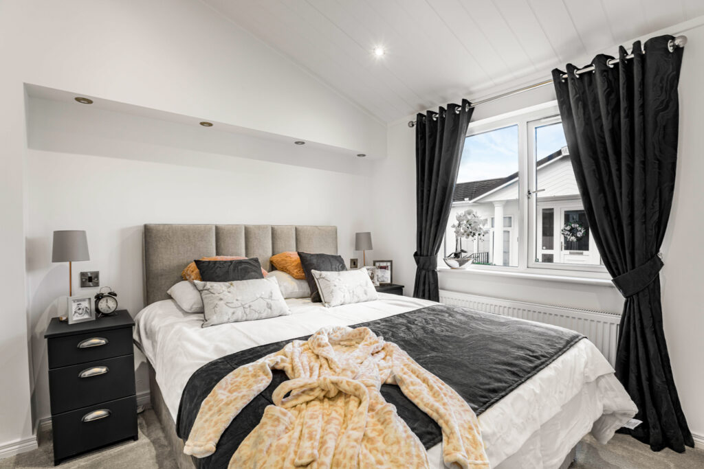 51 Cotswold Manor Park-18