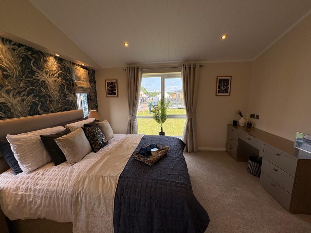 Bedroom main (2)